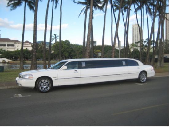 ダニエル・K・イノウエ国際空港（旧ホノルル国際空港）⇔ ワイキキ・コオリナ地区ホテル　VIP気分で優雅なひととき！リムジン貸切送迎サービス