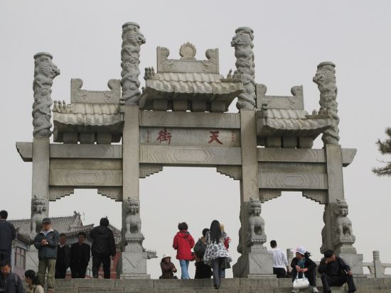 【上海発・1泊2日ツアー】聖地・泰山と孔子のふるさと曲阜を訪れる！山東省周遊ツアー＜日本語ガイド／4つ星ホテル／新幹線利用／食事付き＞ ※1名より出発可