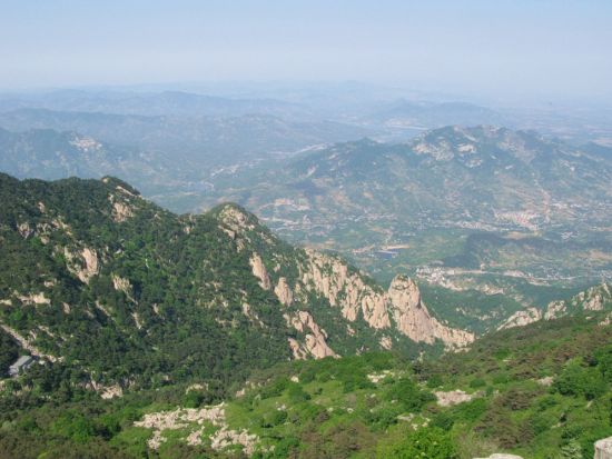 【上海発・1泊2日ツアー】聖地・泰山と孔子のふるさと曲阜を訪れる！山東省周遊ツアー＜日本語ガイド／4つ星ホテル／新幹線利用／食事付き＞ ※1名より出発可