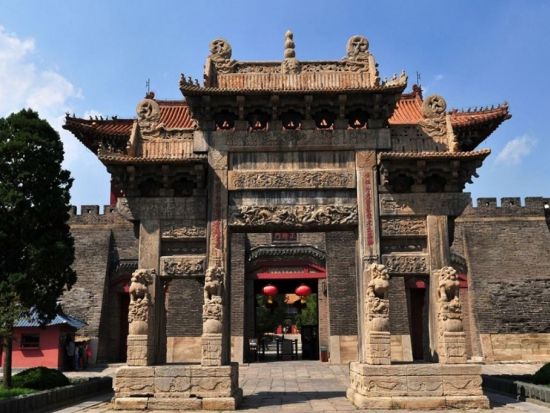 【上海発・1泊2日ツアー】聖地・泰山と孔子のふるさと曲阜を訪れる！山東省周遊ツアー＜日本語ガイド／4つ星ホテル／新幹線利用／食事付き＞ ※1名より出発可