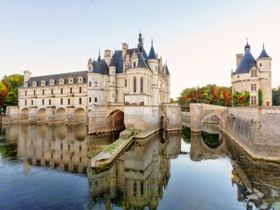 ロワール地方の古城めぐり 日帰りツアー シュノンソー城＆シャンボール城 ＜昼食付／日本語ガイド＞by Mybus