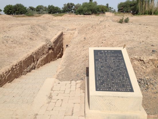 灼熱の町・火州トルファンへ！悠久のシルクロードを巡る1日ツアー＜専用車＋日本語ガイド／昼食付／ウルムチ発＞