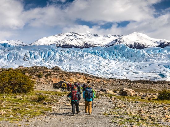 氷河の上を歩く感動体験！パタゴニア・ペリトモレノ氷河トレッキングツアー＜混載／1日／英語ガイド／エル・カラファテ発着＞