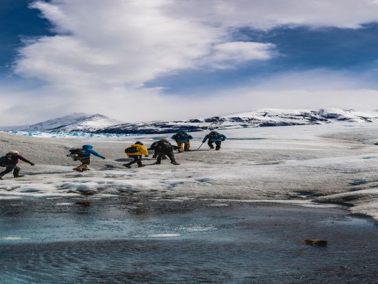 氷河の上を歩く感動体験！パタゴニア・ペリトモレノ氷河トレッキングツアー＜混載／1日／英語ガイド／エル・カラファテ発着＞