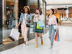 Shopping_Mall_Girls_Fashion_Concept_shutterstock_644794222