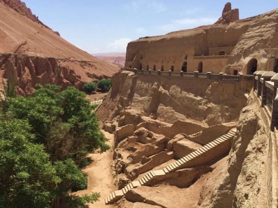 灼熱の町・火州トルファンへ！悠久のシルクロードを巡る1日ツアー＜専用車＋日本語ガイド／昼食付／ウルムチ発＞