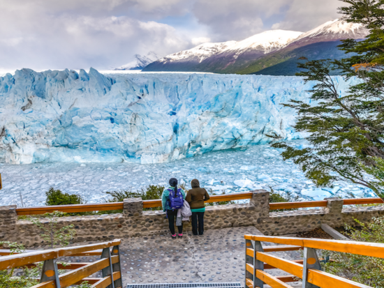 眼前に広がる氷のパノラマビュー！パタゴニア・ペリトモレノ氷河展望台観光ツアー＜混載／1日／英語ガイド／エル・カラファテ発着＞