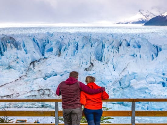 巨大氷河の崩落を見られるかも パタゴニア ペリトモレノ氷河ボートクルーズ 展望台観光ツアー 英語ガイド エル カラファテ発着 アルゼンチン アルゼンチン の観光 オプショナルツアー専門 Veltra ベルトラ
