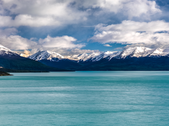 眼前に広がる氷のパノラマビュー！パタゴニア・ペリトモレノ氷河展望台観光ツアー＜混載／1日／英語ガイド／エル・カラファテ発着＞