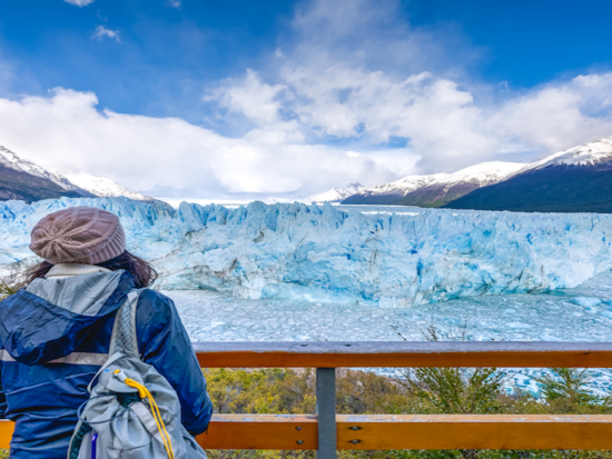 眼前に広がる氷のパノラマビュー！パタゴニア・ペリトモレノ氷河展望台観光ツアー＜混載／1日／英語ガイド／エル・カラファテ発着＞