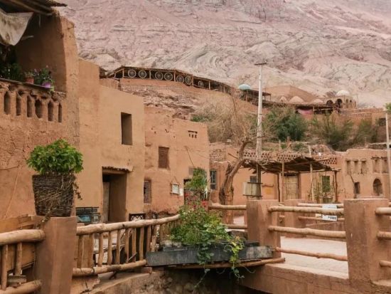 シルクロードを辿る！トルファン・ウルムチ1泊2日周遊ツアー*カザフ族のゲル訪問付 ＜専用車＋日本語ガイド／ウルムチ発＞