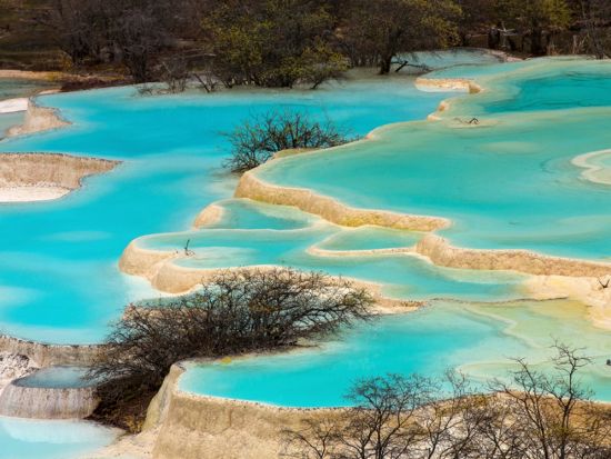 【成都発・2泊3日】終日観光で九寨溝をたっぷり満喫！九寨溝＋黄龍 宿泊ツアー*選べるホテルランク＜航空券込／専用車＋専属日本語ガイド／食事付＞