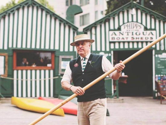 クライストチャーチでパンティング　エイボン川を小船で優雅に水上散策！