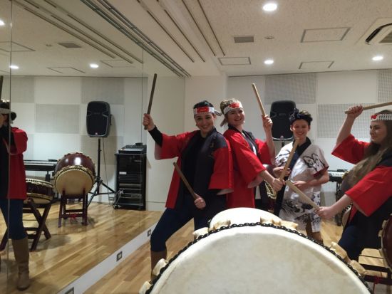 和太鼓体験レッスン 和太鼓の叩き方を丁寧にレクチャー！生の和太鼓演奏も見れる！＜東京都＞