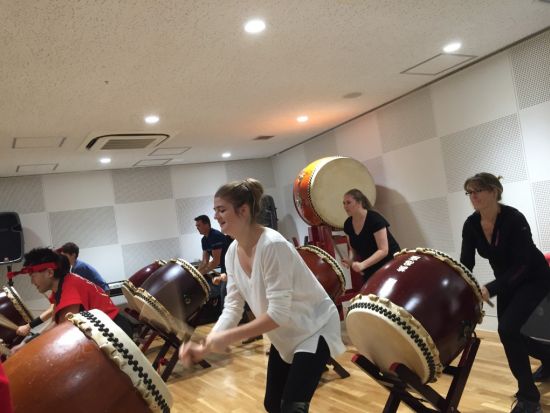 和太鼓体験レッスン 和太鼓の叩き方を丁寧にレクチャー！生の和太鼓演奏も見れる！＜東京都＞