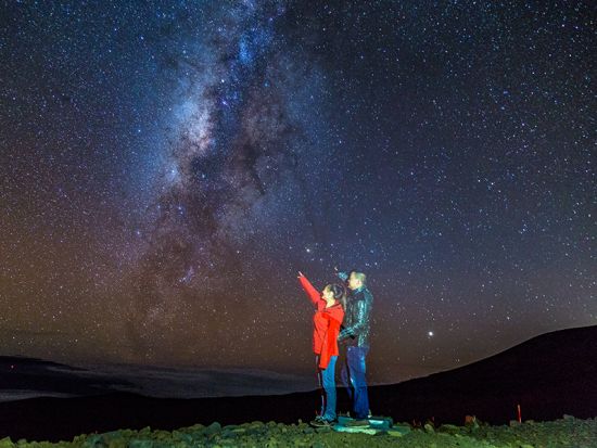 キラウエア国立公園ツアー　コーヒー農園立ち寄りやマウナケア山に近いサドルロード付近での星空観測もあり＜昼食・夕食付き／英語ガイド＞
