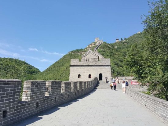 北京動物園（パンダ館）＋頤和園＋万里の長城「居庸関長城」1日観光ツアー！広東料理の昼食付き＜専用車＋日本語ガイド／昼食付／北京発＞