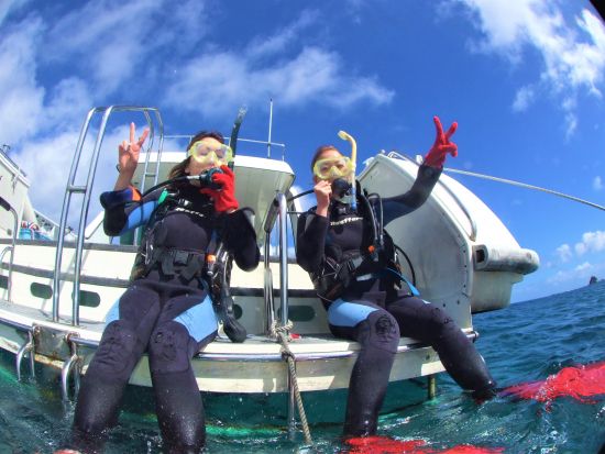 慶良間体験ダイビング＋シュノーケリング　慶良間ののどかな離島エリアでブルーの海へダイブ！フリータイムにシュノーケリングもOK＜半日／1～2ダイブ／那覇発＞