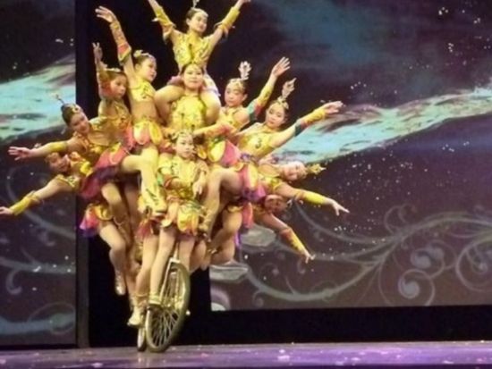 中国四川省遂寧雑技団☆ 北京紅劇場中国トップクラスの雑技鑑賞へご案内！＜日本語ガイド／往復送迎付／北京発＞