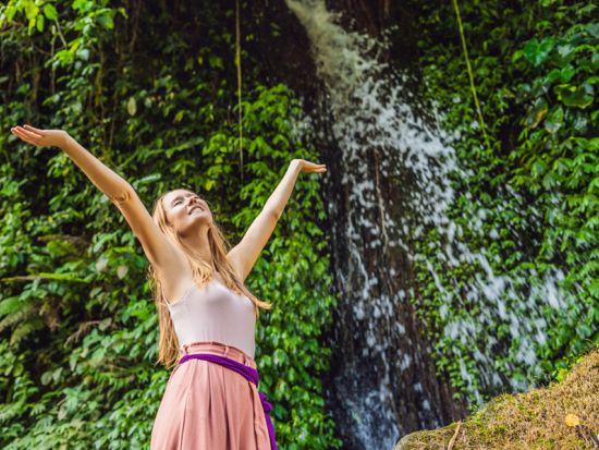 マウイ島　ハレアカラヘリツアーと天国のハナ観光＜1日／英語／ランチ付き＞