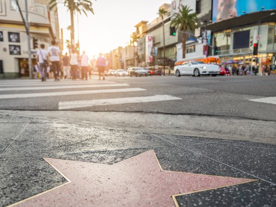 USA_Los_Angeles_Hollywood_Boulevard_Walk_of_Fame_shutterstock_339446177-crop