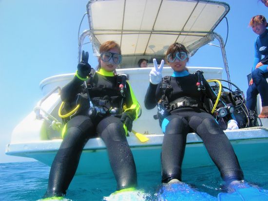 クマノミ体験ダイビング　青の洞窟シュノーケリングまたは青の洞窟体験ダイビングのセットプラン！＜ボート／ガイド貸切／ショップ設備利用可／恩納村発＞