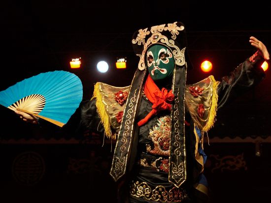 梨園劇場で京劇鑑賞☆7年連続最高評価を誇る本場の京劇 *安心の往復送迎付き！＜専用車＋日本語ガイド／北京発＞