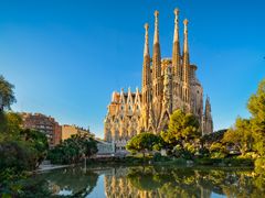 Barcelona_Sagrada_Familia_AdobeStock_131604886