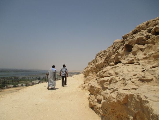 【混載】圧巻の壁画が見所！ベニハサン岩窟墳墓群 終日観光　*カルトゥーシュ事前注文可　＜終日／日本語／送迎付／チップ込／カイロ発＞