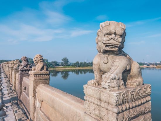 北京原人発掘の場所・周口店と盧溝橋を巡る！北京歴史ツアー*紅橋市場でのショッピング付＜専用車＋日本語ガイド／昼食付／北京発＞