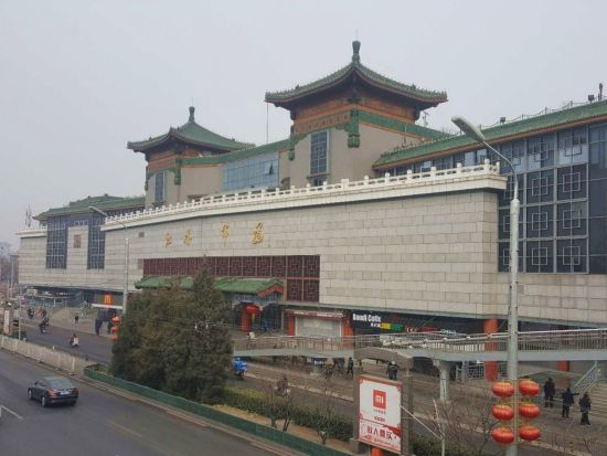 北京原人発掘の場所・周口店と盧溝橋を巡る！北京歴史ツアー*紅橋市場でのショッピング付＜専用車＋日本語ガイド／昼食付／北京発＞