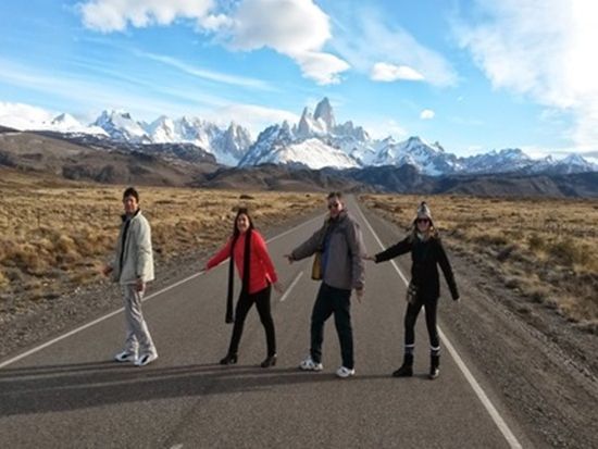 アンデス南端の岩峰群に挑む！エル・チャルテン+フィッツロイ山域トレッキングツアー＜混載／1日／英語ガイド／エル・カラファテ発着＞