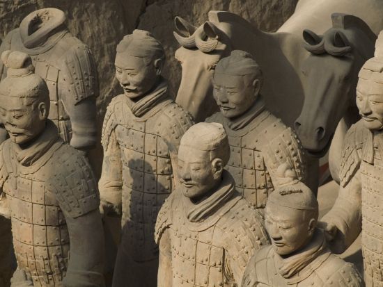 西安1日観光ツアー　兵馬俑＋漢陽陵博物館＋城壁　漢服体験や太極拳体験、足裏マッサージ付！＜貸切／懐石料理／日本語ガイド／西安発＞