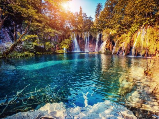 ザグレブバスターミナル発着　プリトヴィツェ湖群国立公園行き日帰り往復バス チケット事前予約＜公園ガイドツアー付きプランあり＞