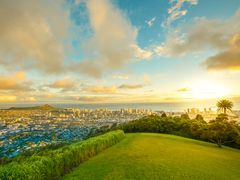 US_Hawaii_Oahu_Tantalus_lookout_shutterstock_593617097