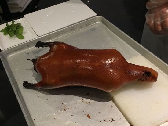 北京ダックの名店「大董(DADONG)」で絶品ディナー☆予約手配＆往復送迎 *夕食代別途支払い＜専用車＋日本語ガイド／北京発＞