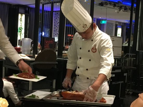 北京ダックの名店「大董(DADONG)」で絶品ディナー☆予約手配＆往復送迎 *夕食代別途支払い＜専用車＋日本語ガイド／北京発＞