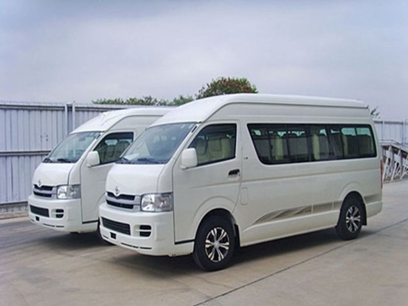 15Toyota_Commuter