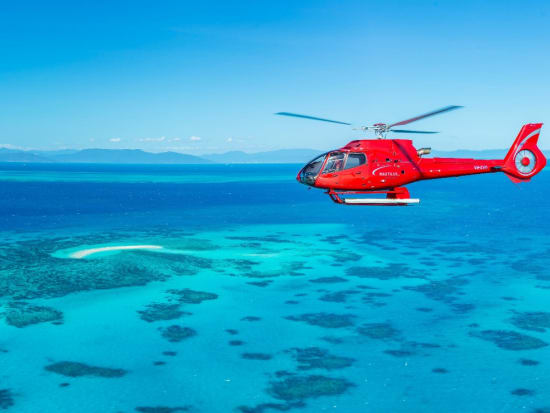 世界遺産グリーン島＆アウターリーフクルーズと片道ヘリコプター遊覧飛行　上空と海中の両方から感動の絶景を堪能！＜1日／昼食付＞