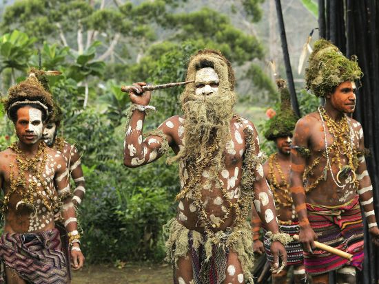 アカメク村　シンシン（民族舞踊）鑑賞　半日観光ツアー＜英語ガイド付き／ゴロカ発＞
