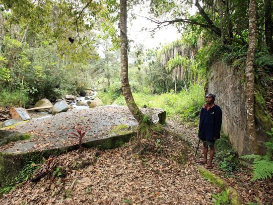 カベベ村　渓流と滝のネイチャーウォーク　半日観光ツアー＜英語ガイド／昼食付き／ゴロカ発＞