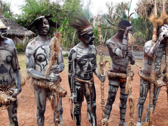 グルポカ山　ハイキング＆ゴーストダンス鑑賞　半日観光ツアー＜英語ガイド付き／ゴロカ発＞