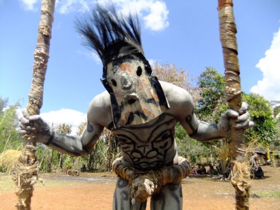 グルポカ山　ハイキング＆ゴーストダンス鑑賞　半日観光ツアー＜英語ガイド付き／ゴロカ発＞