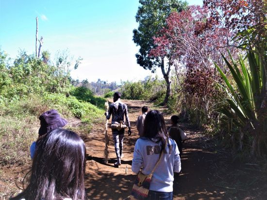 グルポカ山　ハイキング＆ゴーストダンス鑑賞　半日観光ツアー＜英語ガイド付き／ゴロカ発＞