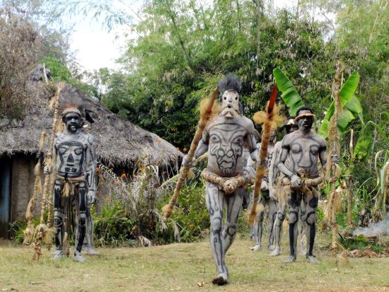 グルポカ山　ハイキング＆ゴーストダンス鑑賞　半日観光ツアー＜英語ガイド付き／ゴロカ発＞