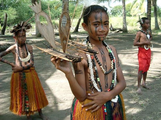 モツ族の水上部落訪問　日帰りツアー＜英語ガイド／昼食付き／ポートモレスビー発＞