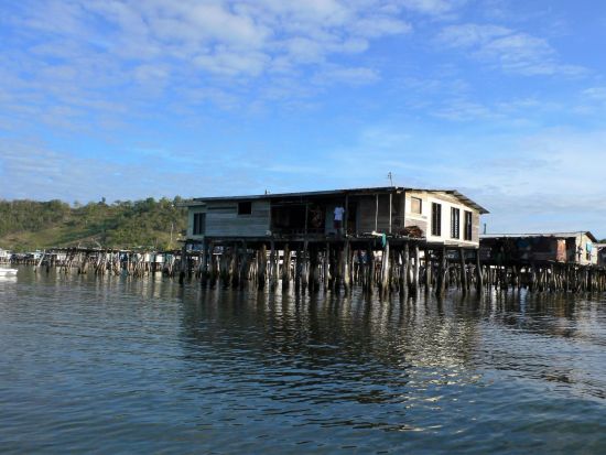 モツ族の水上部落訪問　日帰りツアー＜英語ガイド／昼食付き／ポートモレスビー発＞