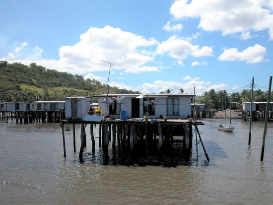 モツ族の水上部落訪問　日帰りツアー＜英語ガイド／昼食付き／ポートモレスビー発＞