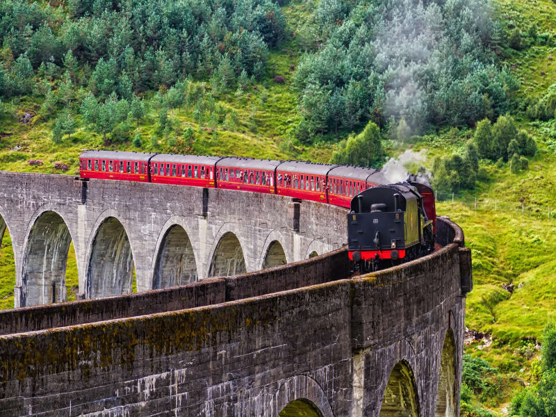 Scotland_Glenfinnan Viaduct_The Jacobite Steam Train