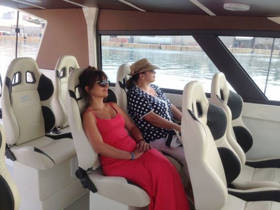 クロアチア 青の洞窟ツアー　アドリア海6つの島をスピードボートで巡る ＜4〜11月／英語ガイド／スプリット発＞